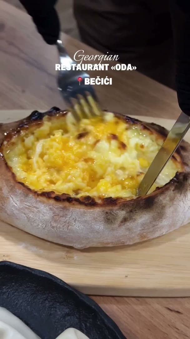 Adjarian khachapuri at Restaurant Oda
